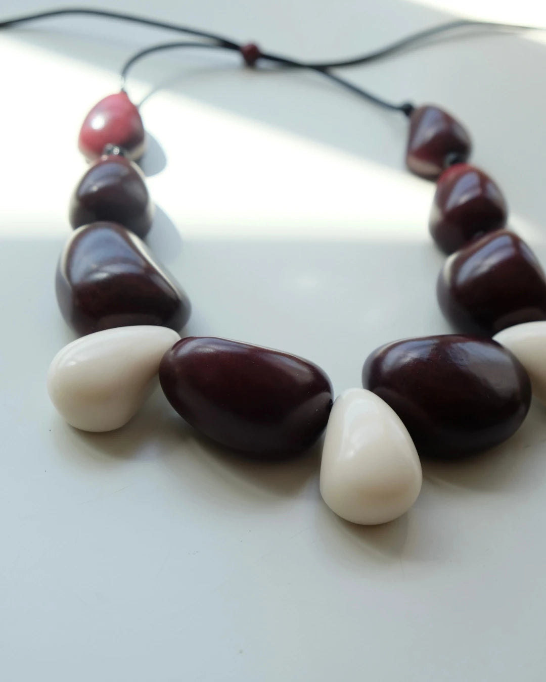 MARINA NECKLACE BURGUNDY - Cōper Shop