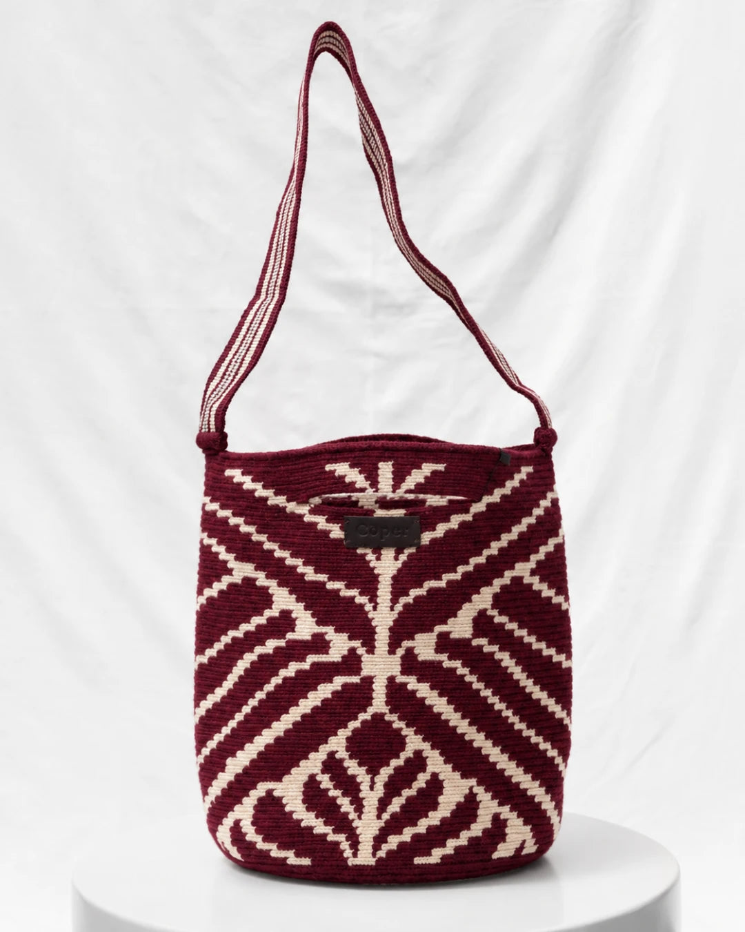 Irene Wayuu Bag N° 06 – Burgundy