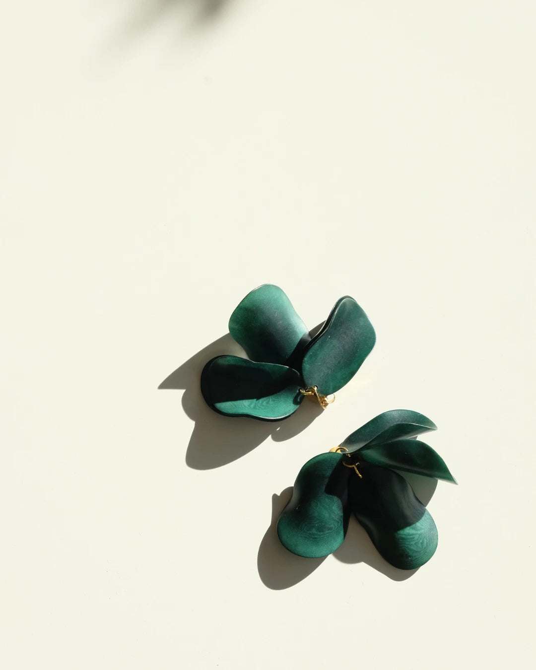 FLORA EARRINGS EMERALD GREEN - Cōper Shop