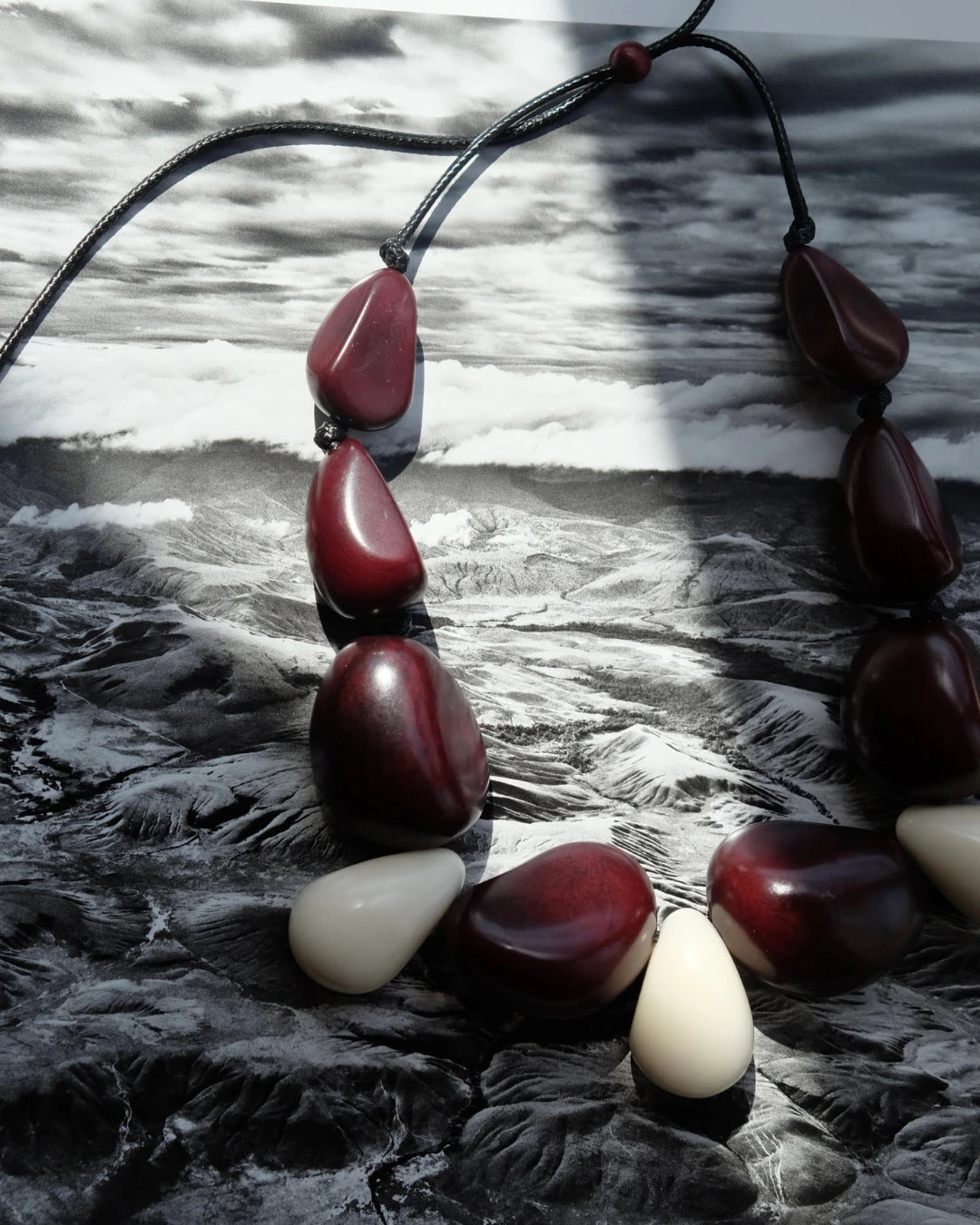 MARINA NECKLACE BURGUNDY - Cōper Shop