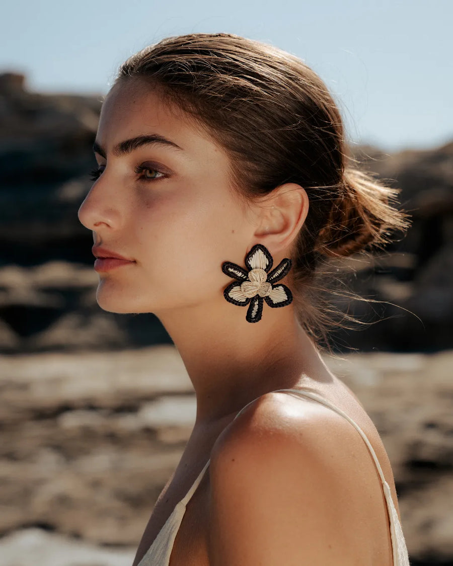 Orquidea Iraca Palm Earrings - Natural & Black